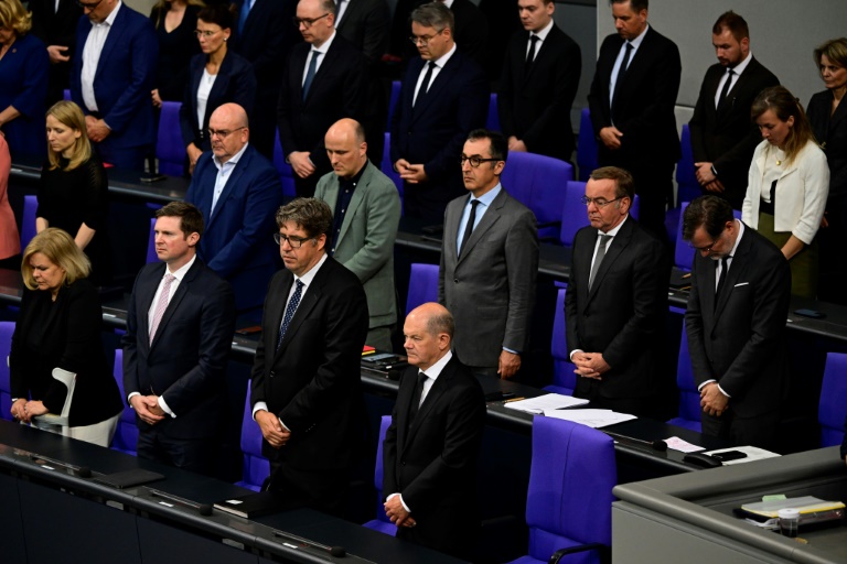 Schweigeminute im Bundestag für in Mannheim getöteten Polizisten