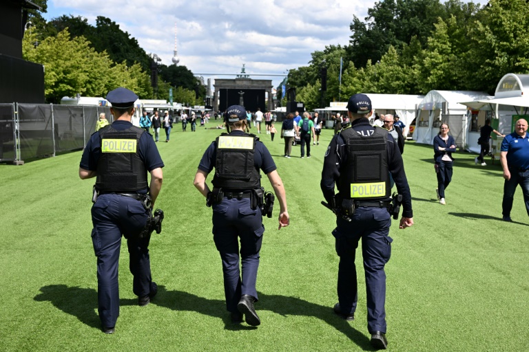 Zum Auftakt von Fußball-EM erneut Warnungen vor möglichen Anschlägen