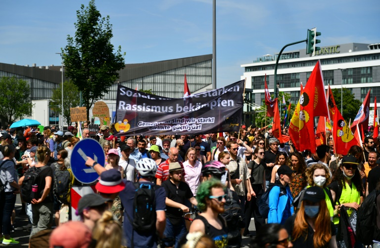 Bei Protesten gegen AfD-Bundesparteitag in Essen elf Polizeibeamte verletzt