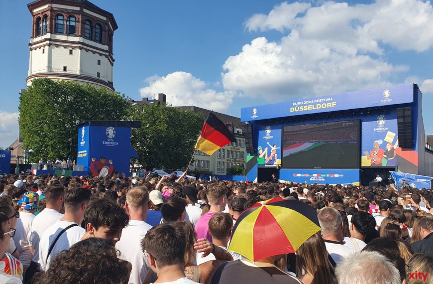 Düsseldorf: Großer Andrang bei Deutschland-Spiel in den Fan-Zones