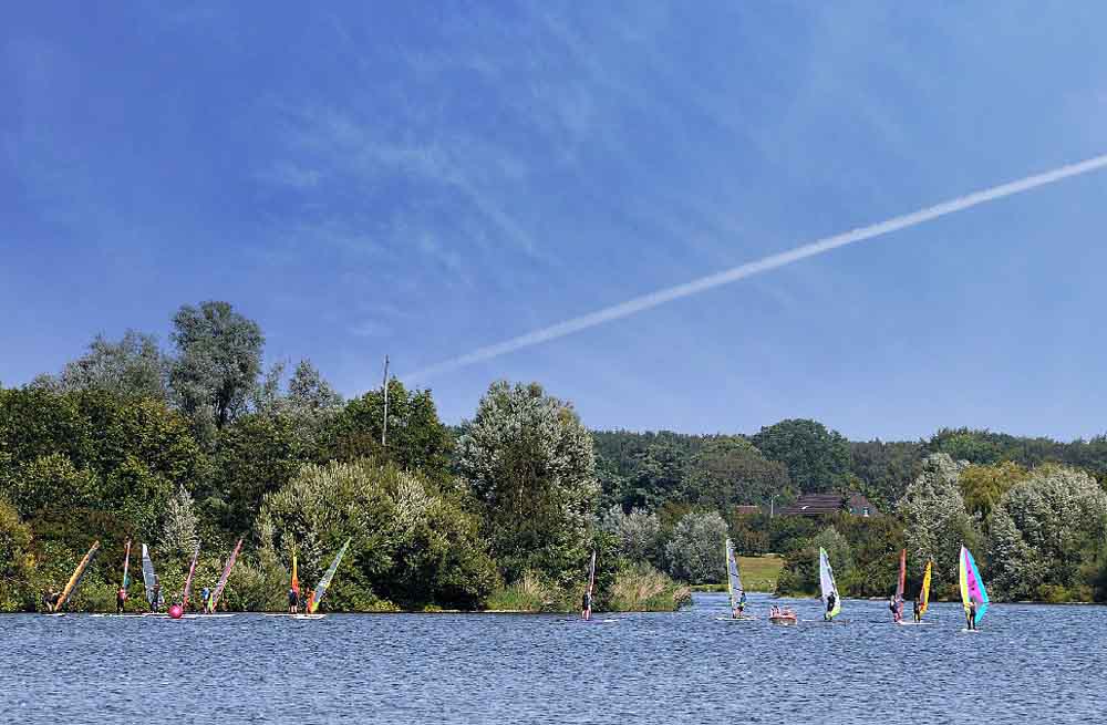 Elfrather See mit Booten und SUP-Boards nutzbar