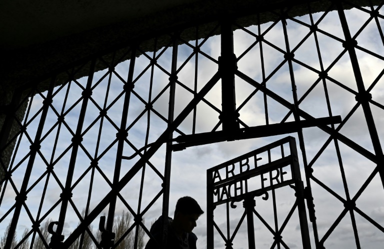 Duschkopfattrappe und Türriegel aus KZ-Gedenkstätte Dachau gestohlen