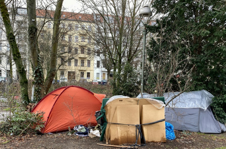 Zelt von Wohnungslosem in Berlin angezündet: 42-Jähriger schwer verletzt