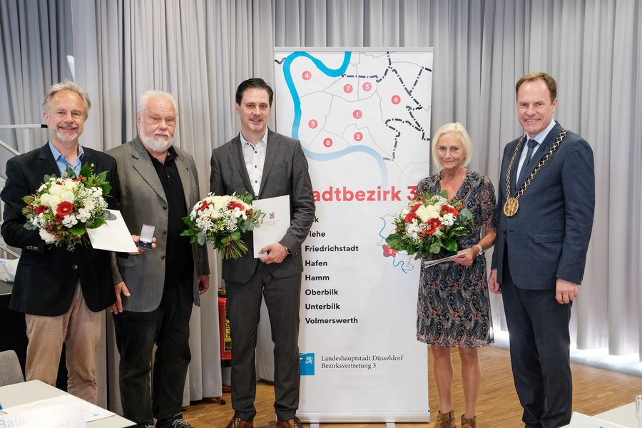 Düsseldorf: Ehrennadeln für Mitglieder der Bezirksvertretung 3
