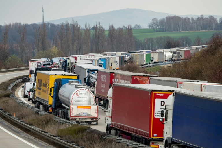 Lastwagenfahrer fährt mehr als 130.000 Kilometer ohne gültigen Führerschein