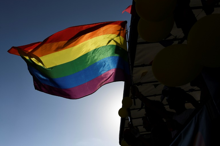 Queerfeindliche Attacke auf Alexanderplatz: Mehrere Menschen in Berlin bespuckt