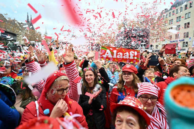 Junge Karnevalsgesellschaft stellt Kölner Dreigestirn für kommende Session