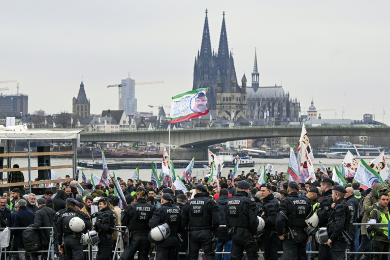 Mutmaßlicher früherer PKK-Funktionär an Frankfurter Flughafen festgenommen