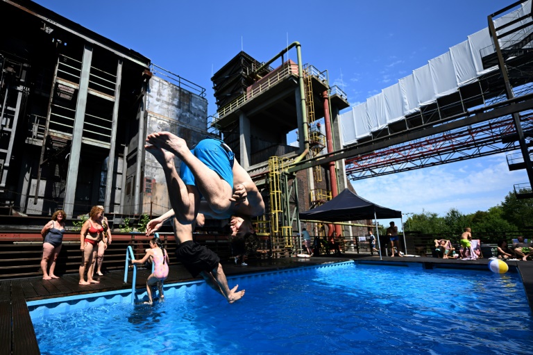 Jahrelange Wartezeiten bei Schwimmkursen für Kinder - DLRG besorgt