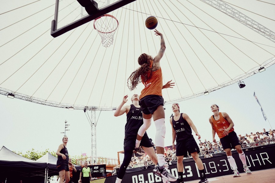 3x3 Basketball auf dem Essener Kennedyplatz 