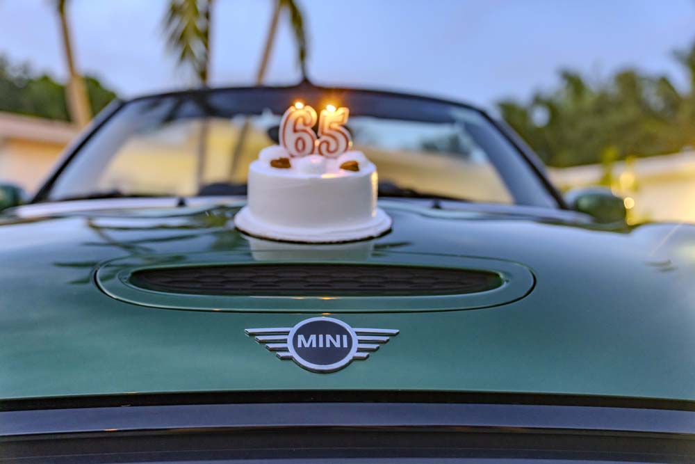 MINI feiert 65 Jahre Innovation und Rennsporttradition