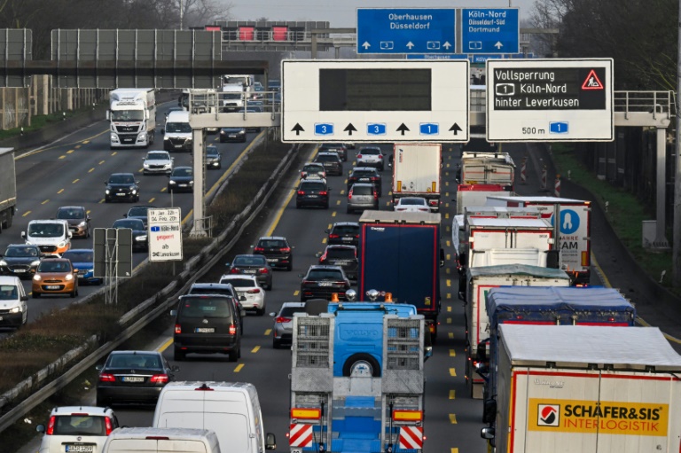 ADAC erwartet an Wochenende viel Verkehr und Staus auf Autobahnen