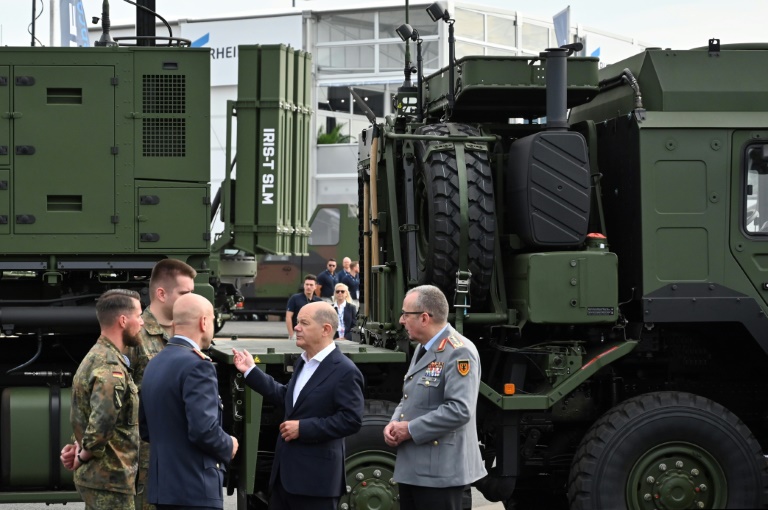 Bundeswehr stellt mit Scholz und Pistorius Luftabwehrsystem Iris-T SLM in Dienst