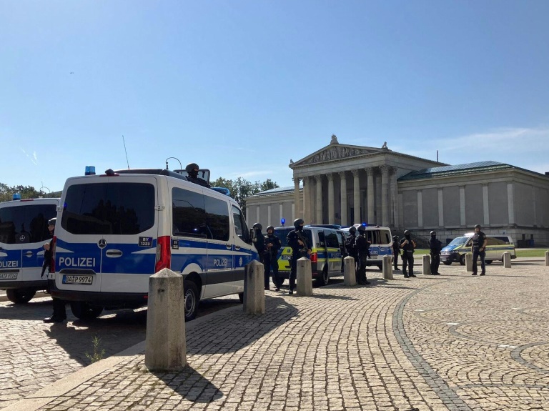 Landesinnenminister Herrmann: Verdächtiger in München schoss mit Langwaffe