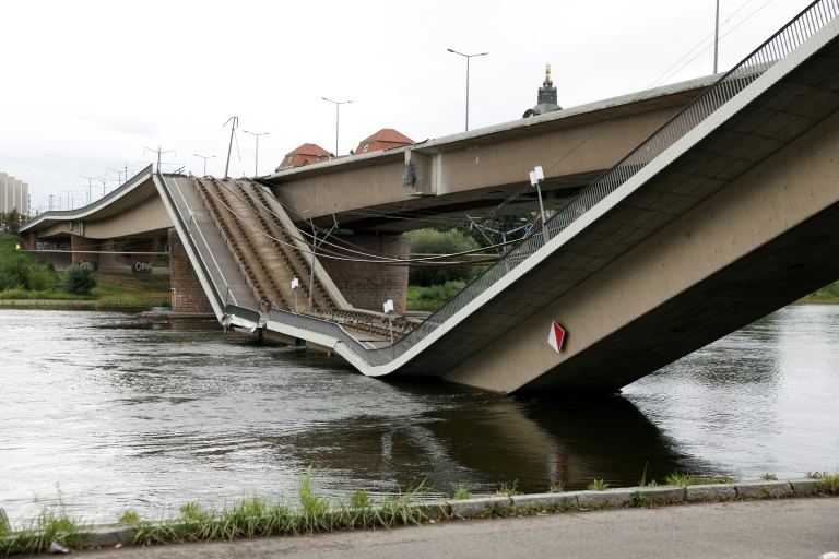 Drohendes Hochwasser: Abriss nach Teileinsturz von Dresdner Carolabrücke läuft