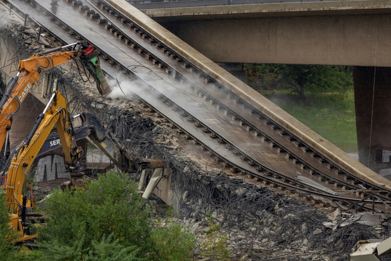 Aufräumarbeiten an teilweise eingestürzter Brücke in Dresden abgeschlossen