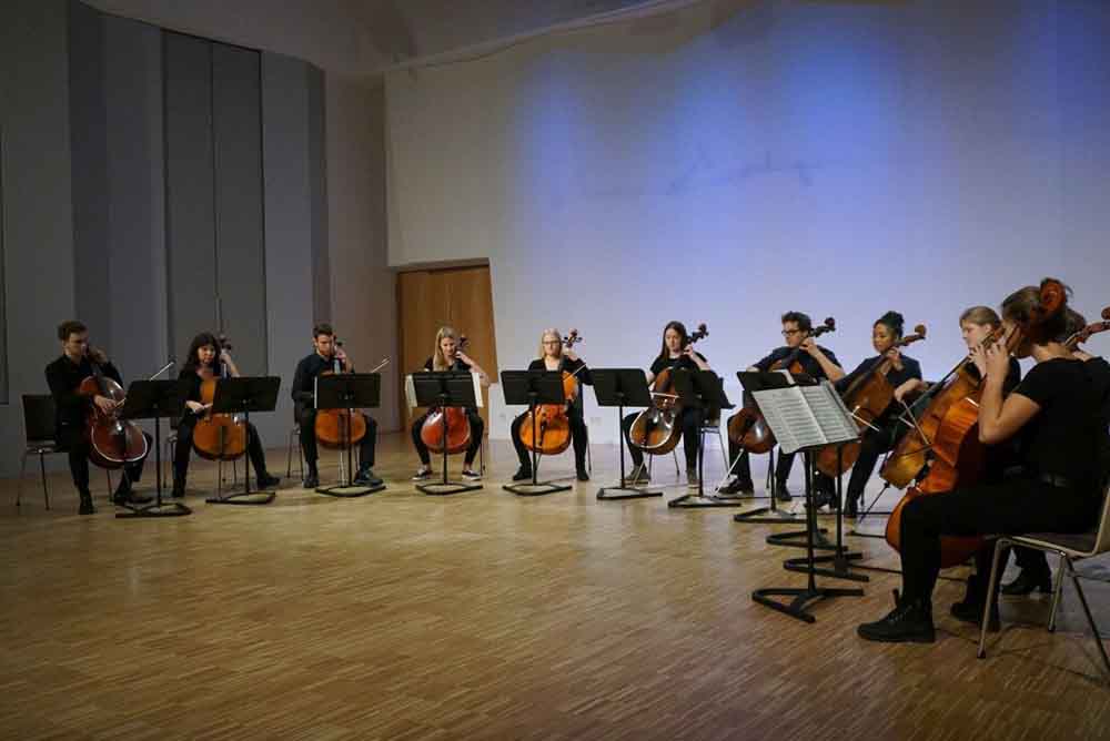 Neusser Celloensemble fire4strings unterwegs