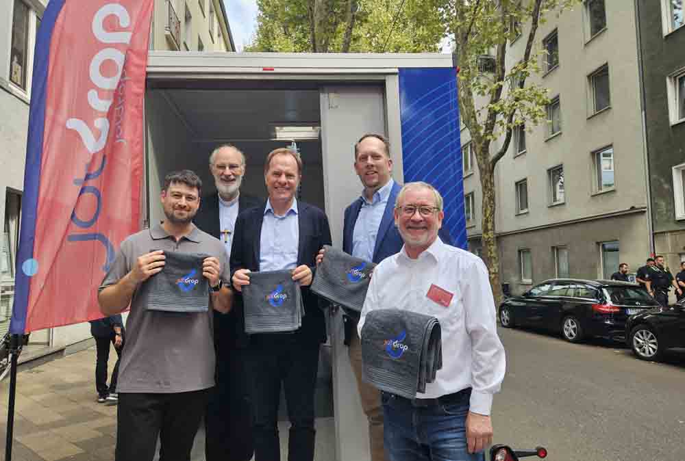 Erste mobile Dusche für Wohnungslose in Düsseldorf