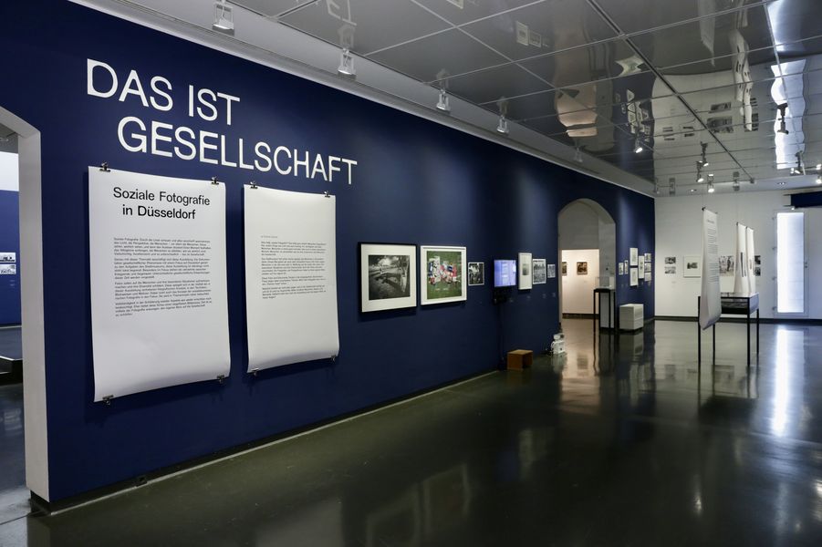 Das ist Gesellschaft. Soziale Fotografie in Düsseldorf