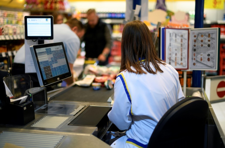 Postbank-Kunden können künftig fast 1000 Euro an der Supermarktkasse abheben