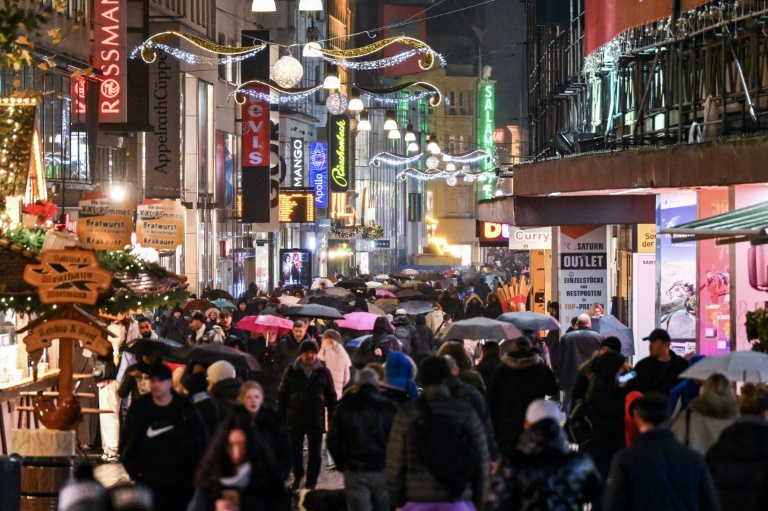 Einzelhandel etwas positiver gestimmt - Aber wenig Impulse vor Weihnachtsgeschäft