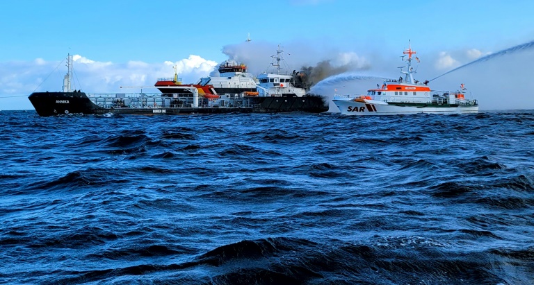 Brand auf Öltanker vor Warnemünde: Großeinsatz auf Ostsee