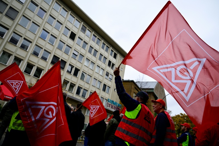 Tausende beteiligen sich an Warnstreiks der Metall- und Elektroindustrie