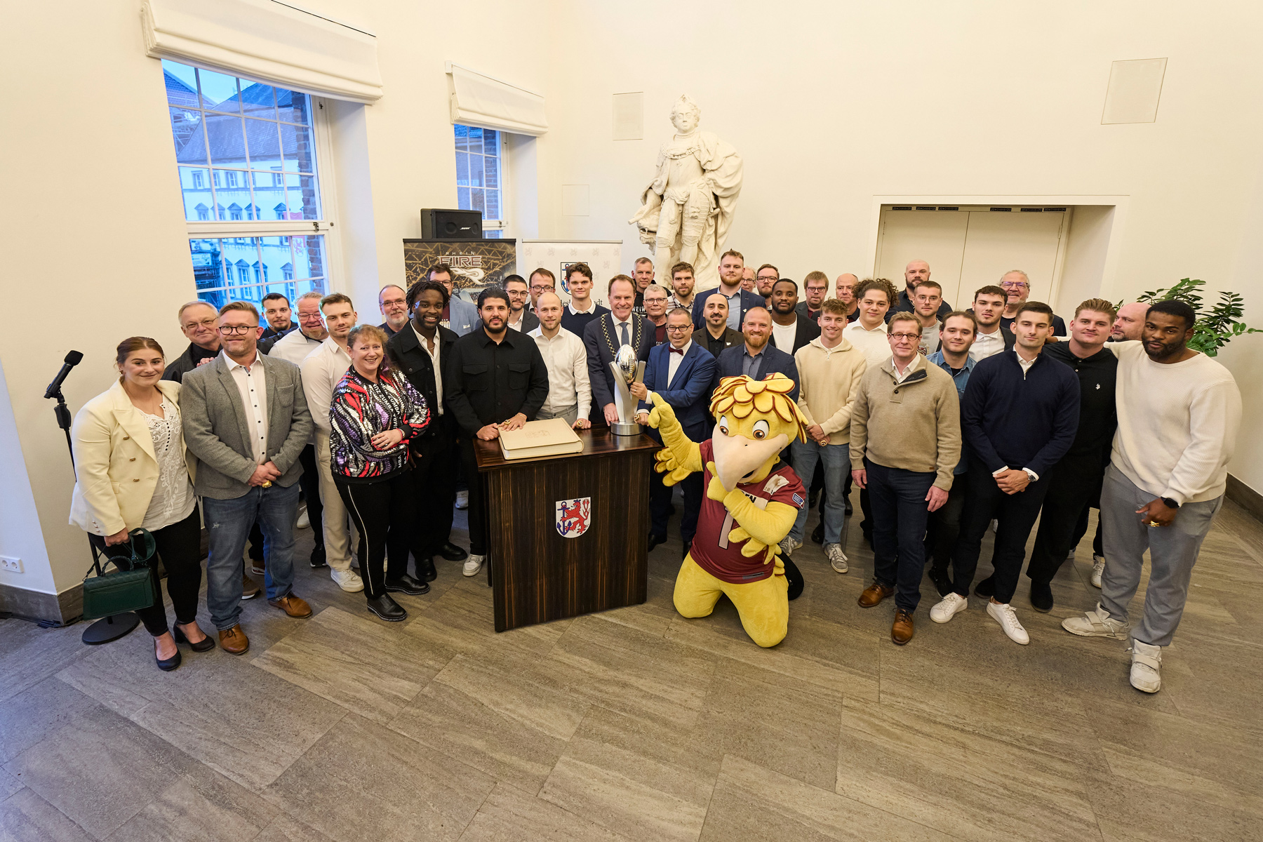 Titelverteidiger Rhein Fire im Düsseldorfer Rathaus