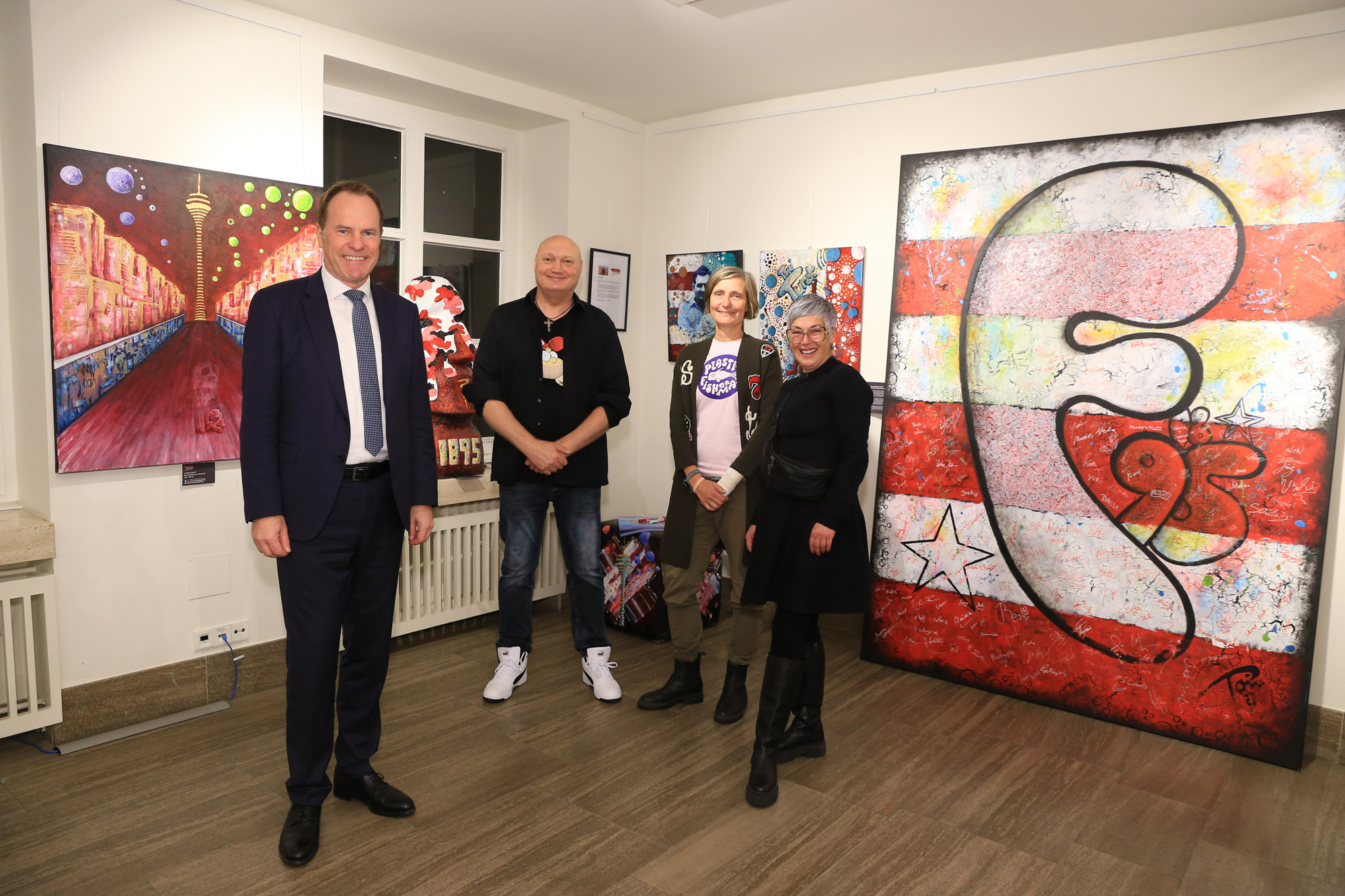 Ausstellung „Aus Rheiner Liebe – art & upcycling“ im Rathaus