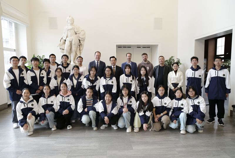 Schülergruppe aus Chongqing zu Besuch in Düsseldorf