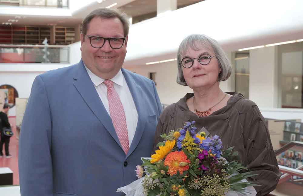 Evelyn Buchholtz als Leiterin der Mediothek Krefeld verabschiedet