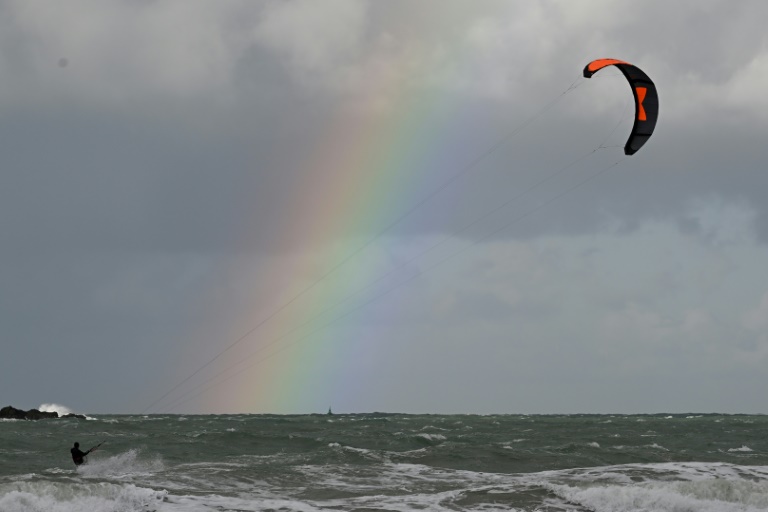 Einsatzkräfte retten 14-jährigen Kitesurfer vor Schleswig-Holstein aus Ostsee