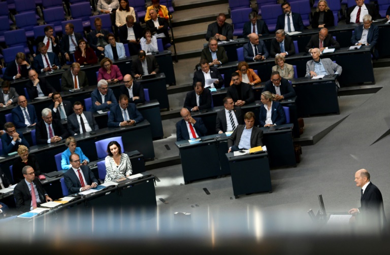 Ex-Koalitionäre liefern sich heftigen Schlagabtausch im Bundestag