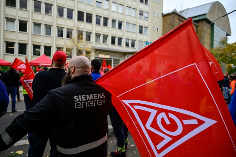 IG Metall: "Massiver" Warnstreik bei Mercedes-Benz in Sindelfingen