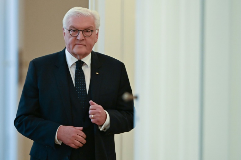 Steinmeier händigt FDP-Kabinettsmitgliedern Entlassungsurkunden aus