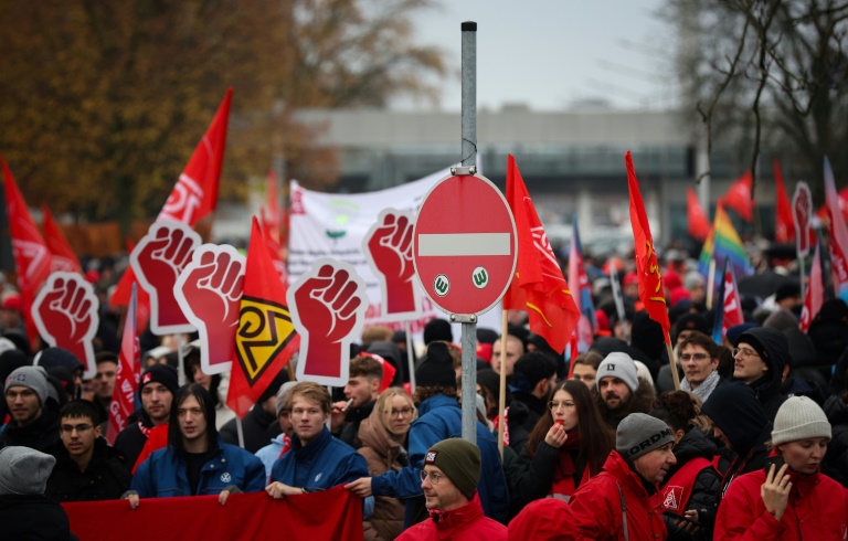 Tarifkommission stimmt einstimmig für Warnstreiks bei Volkswagen ab Dezember