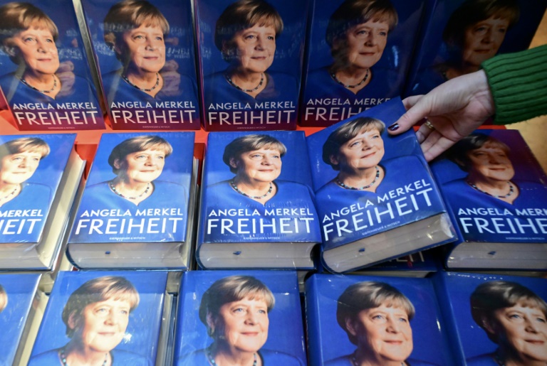 Merkels Memoiren sind da - Altkanzlerin bei manchen Themen mit Partei über Kreuz