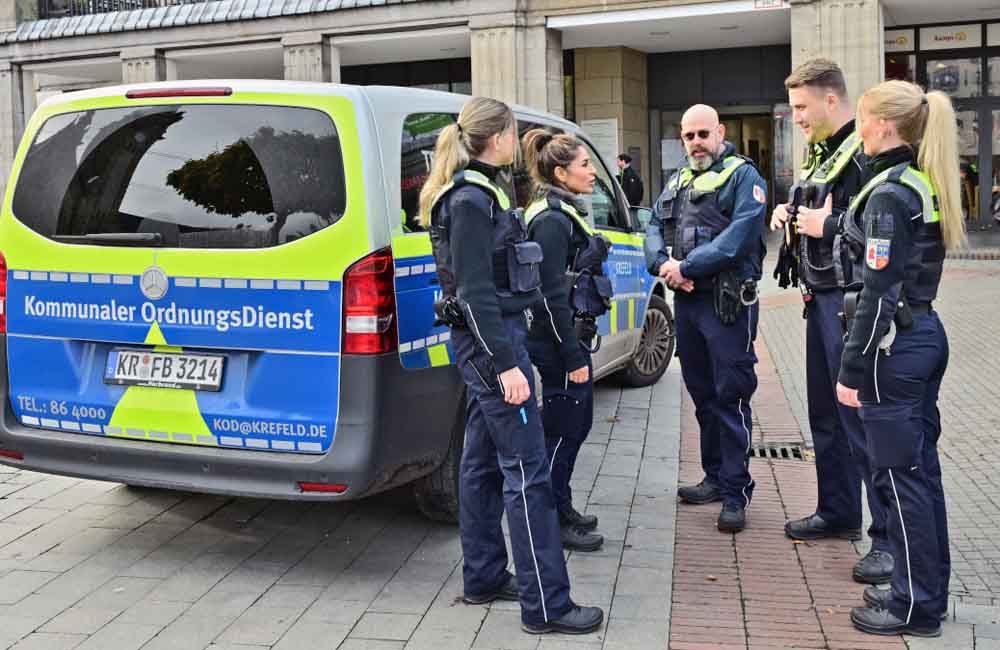 Dauerbestreifung des KOD am Krefelder Hauptbahnhof