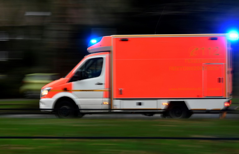 Rettungskräfte holen Schwangere mit Wehen aus Stau bei Oberhausen