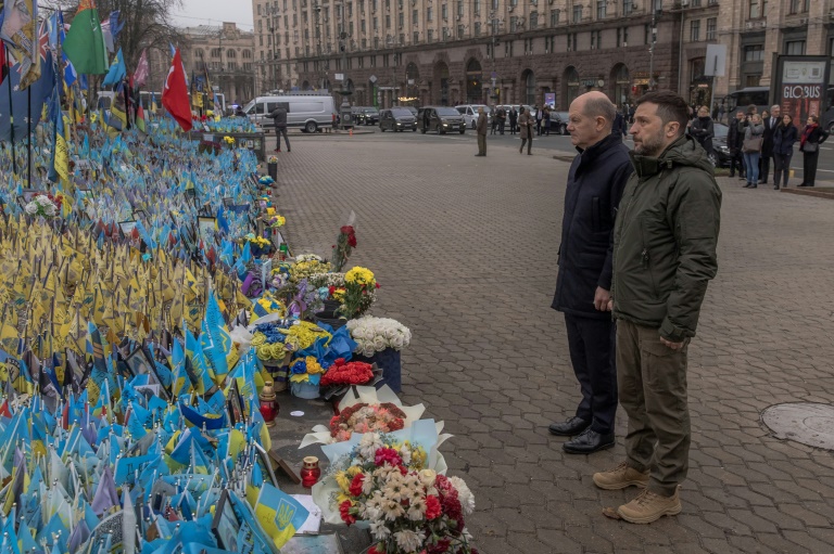 Scholz kündigt bei Besuch in Kiew umfangreiche Rüstungslieferungen an die Ukraine an