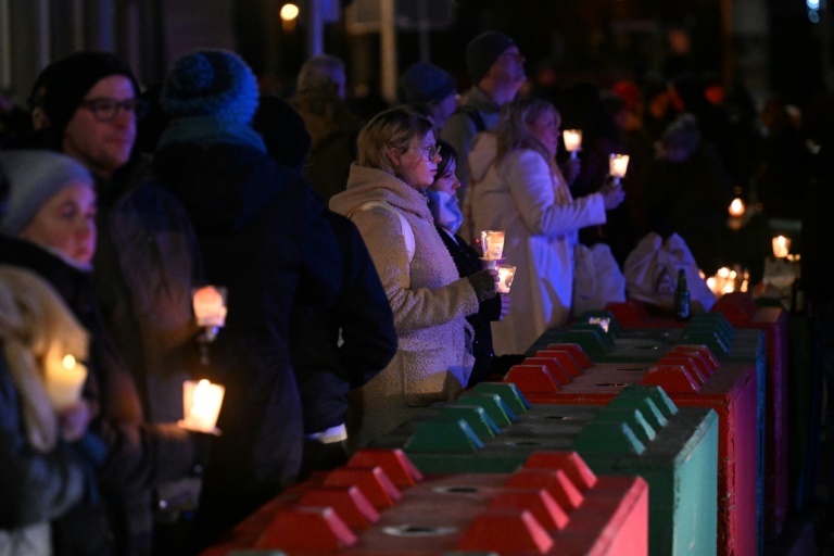 Tausende bei Lichterkette und AfD-Demo nach Anschlag in Magdeburg