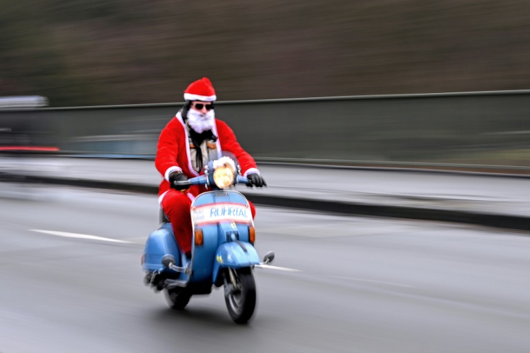 Sachsen: Betrunkener im Weihnachtsmann-Kostüm auf Moped erwischt - Führerschein weg