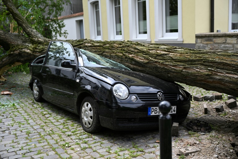 Mehrere Verletzte durch Sturmtief "Bernd" in Norden und Westen Deutschlands