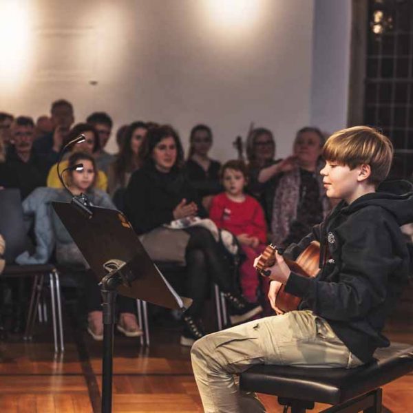 Gitarren-Frühjahrskonzert im FARB
