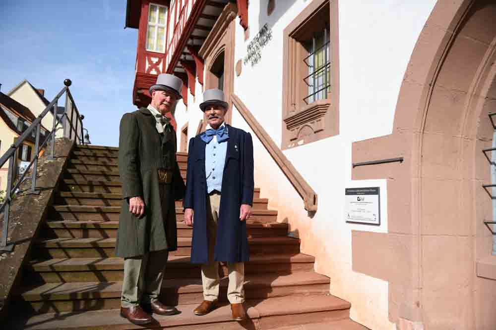 Stadtführer als Brüder Grimm