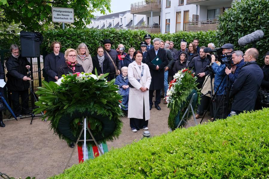Kranzniederlegung am Mahnmal Anton-Betz-Straße