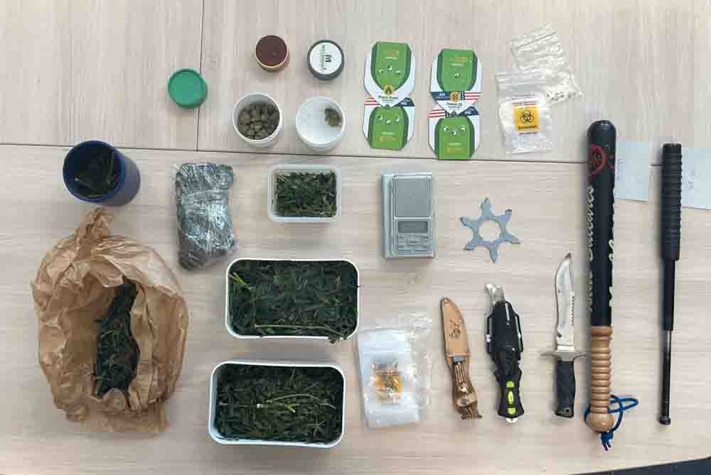 Polizei Düsseldorf findet Drogen und Waffen in Wersten