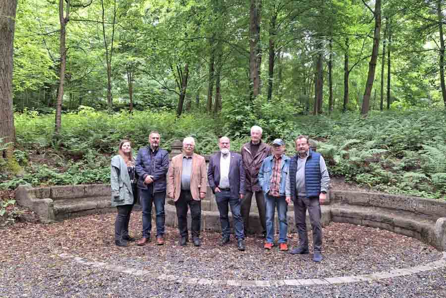 Pflanzungen am Schillerbrunnen