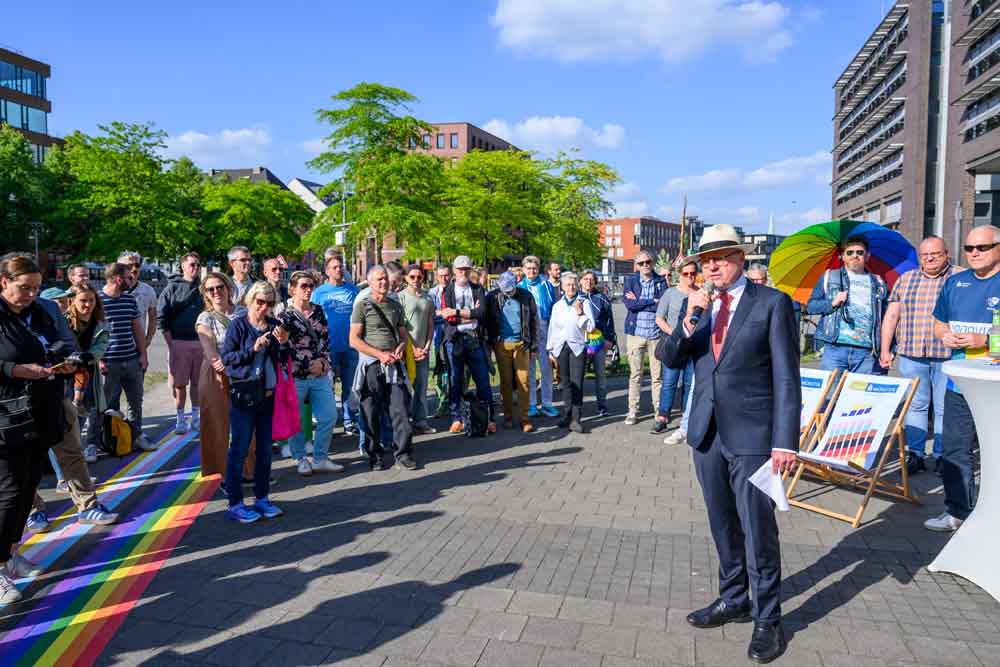 "Zebrastreifen" in Regenbogenfarben