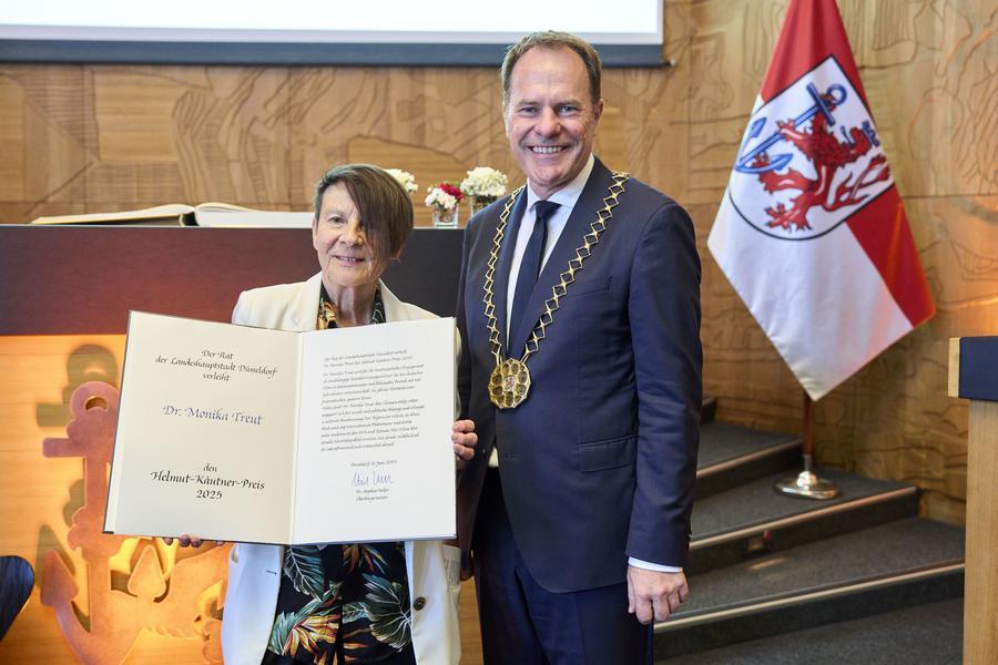 Preisträgerin Monika Treut und Oberbürgermeister Dr. Stephan Keller